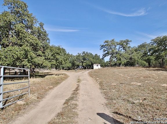 3rd image of 660 Sherwood Forest Dr