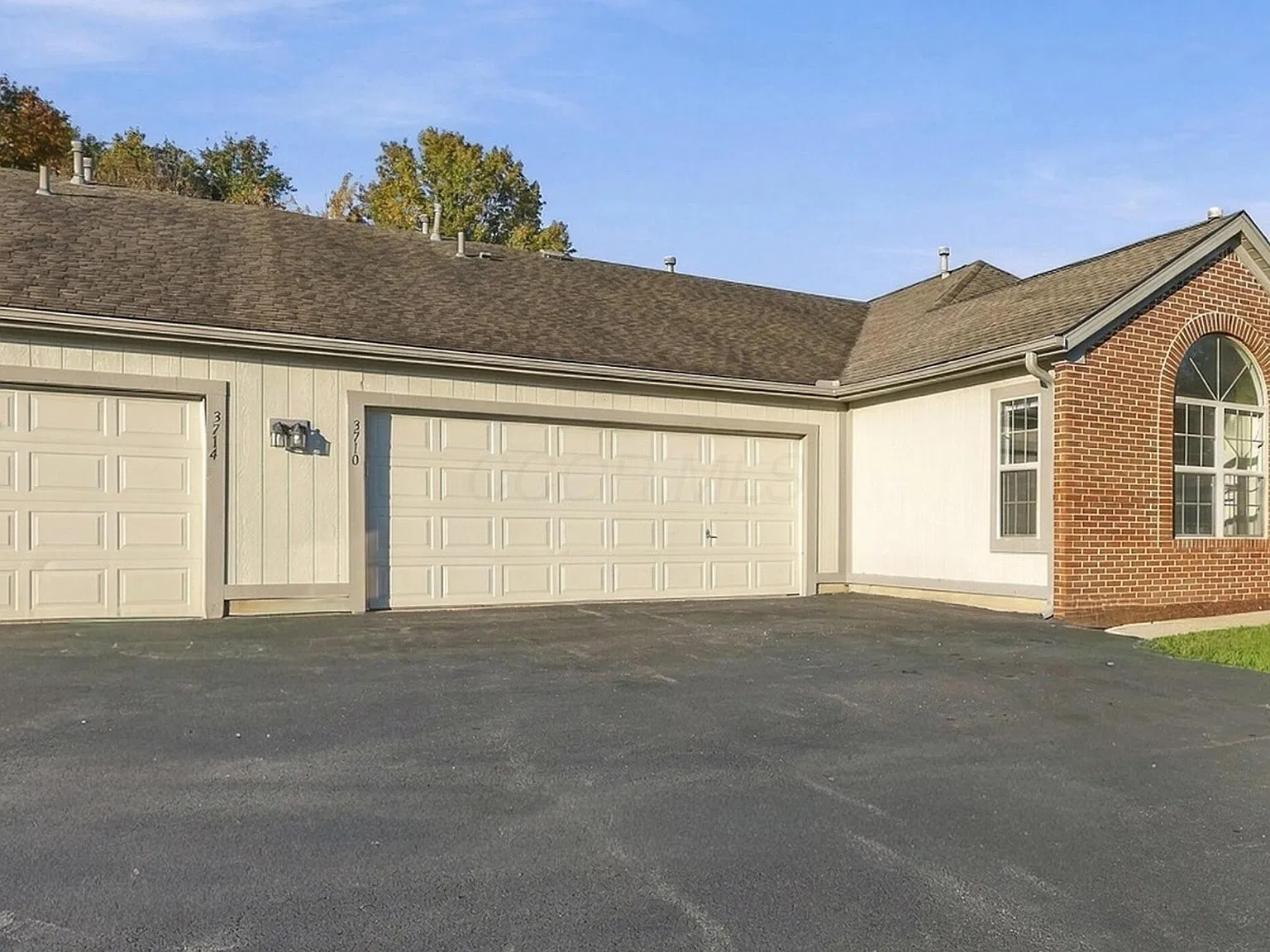 2 bed, 2.0 bath, 1041 sqft, $1,895 — Photo 2