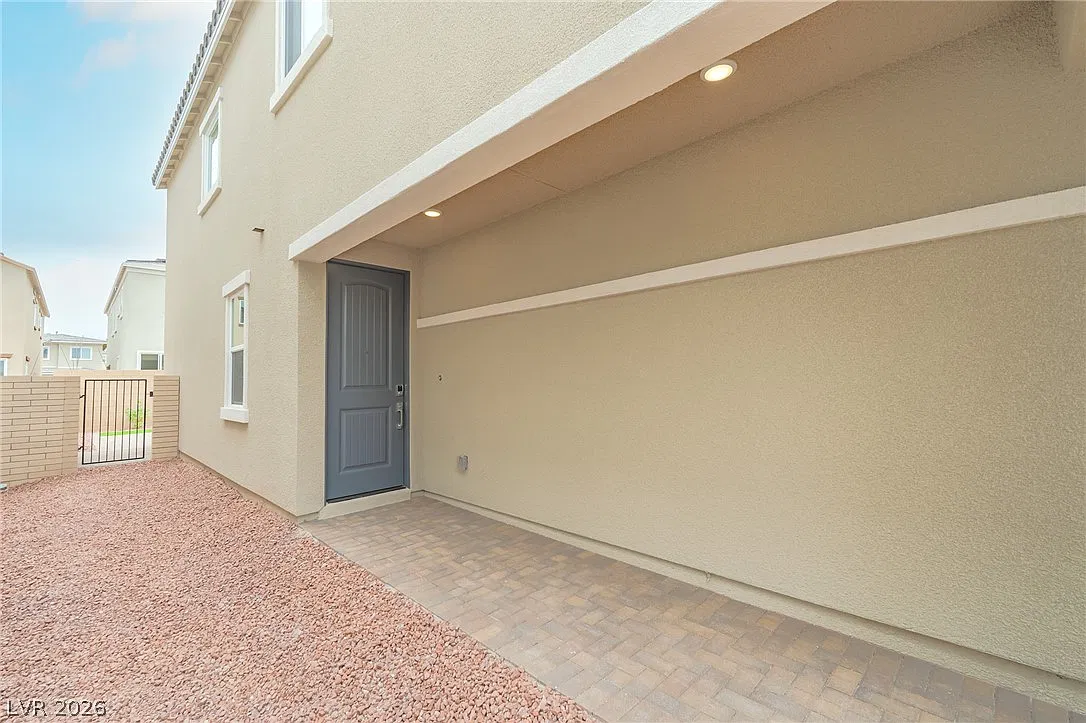 4 bed, 2.5 bath, 2001 sqft, $2,350 — Photo 4