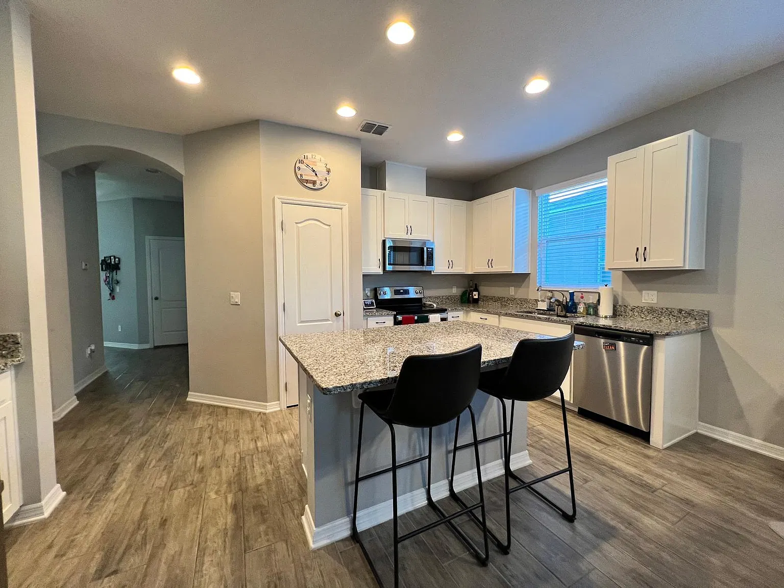 1433 Paget Cv — Photo 3
