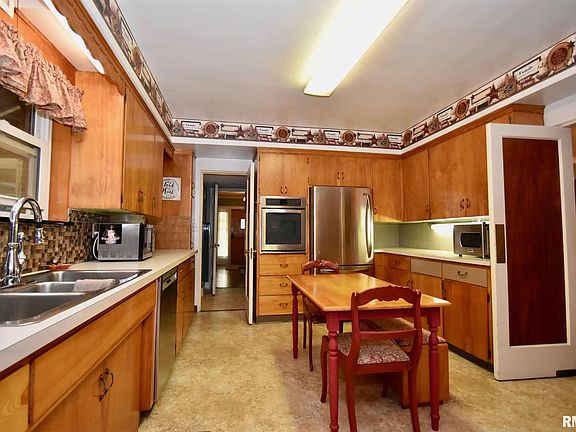5th image of 200 E Frye Ave