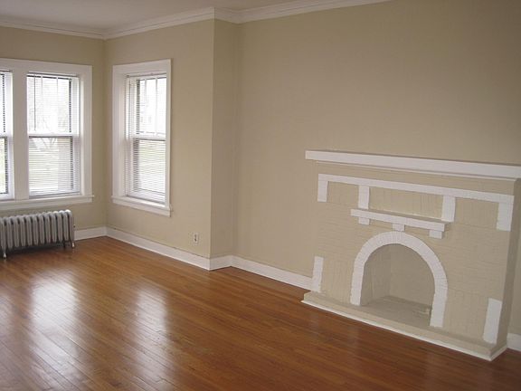 3rd image of 142 N Humphrey Ave APT 1N