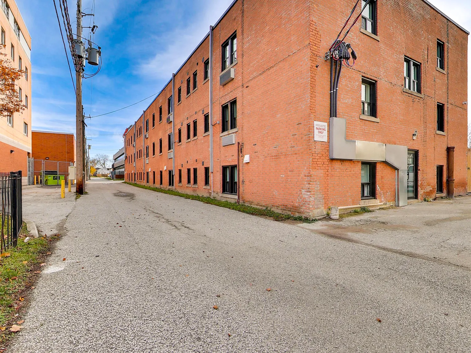 444 Park St W — Photo 3