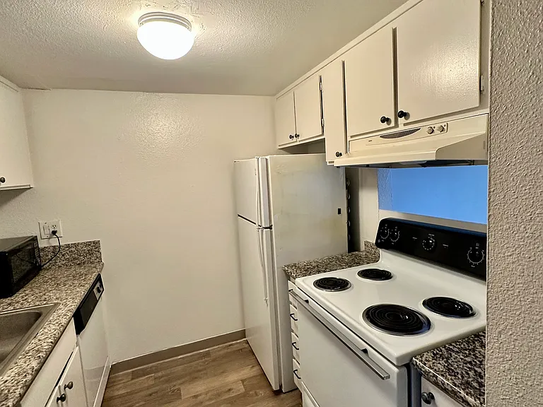 5101 Glide Dr #1 — Photo 10