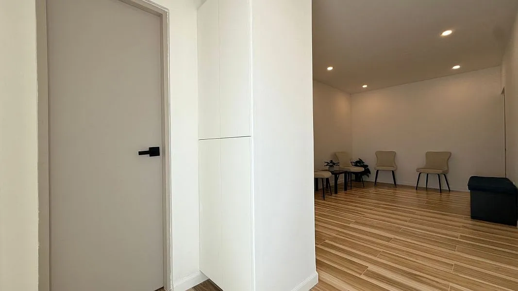 3 bed, 1.0 bath, 800 sqft, $1,600 — Photo 3