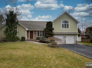 109 Maple Ter, Park Ridge, NJ 07656