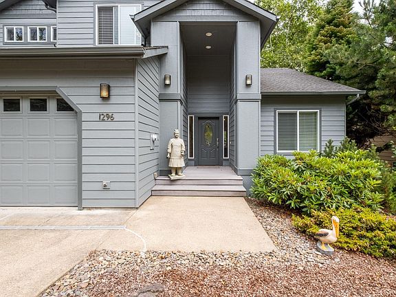 2nd image of 1296 NE Pepperwood Dr