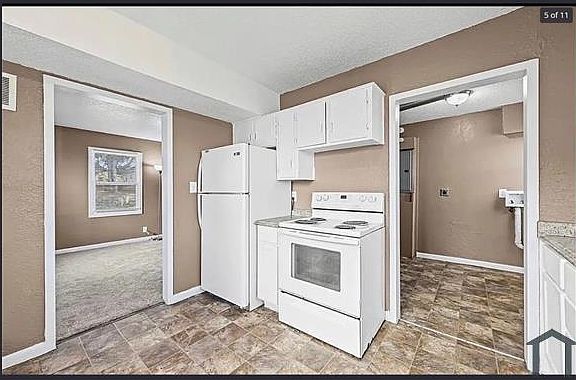 4th image of 2118 Monroe Ave