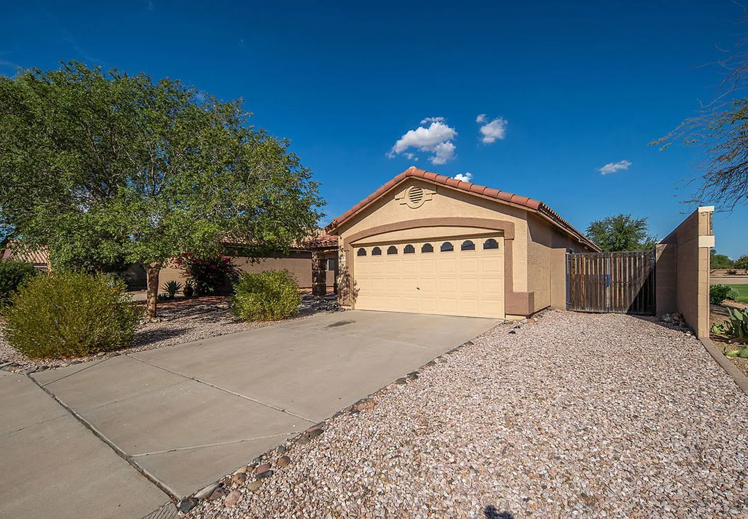 3 bed, 2.0 bath, 1674 sqft, $1,850 — Photo 1