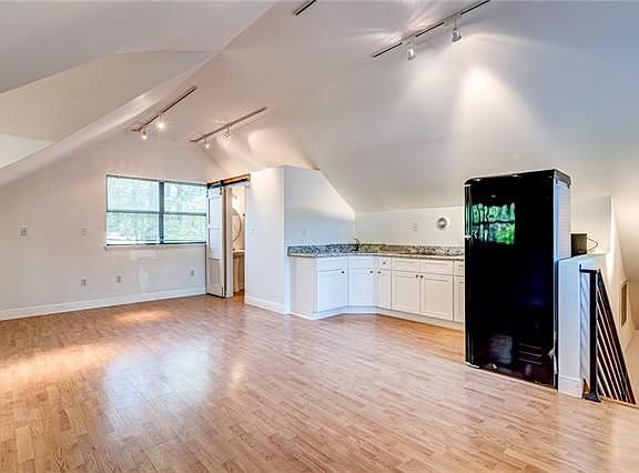3rd image of 1125 Forest Ln #B
