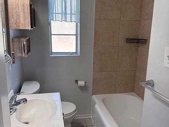 4th image of 839 42nd St