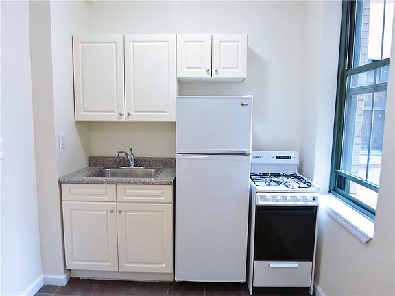 2nd image of 503 E 78th St APT 3E