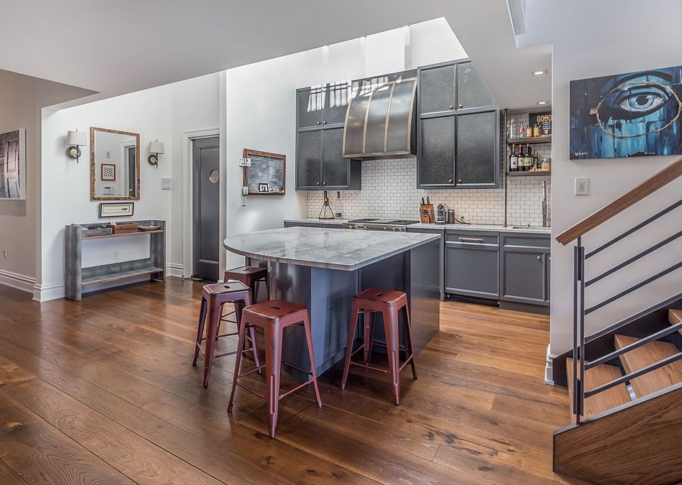 2nd image of 205 Commonwealth Ave #Penthouse
