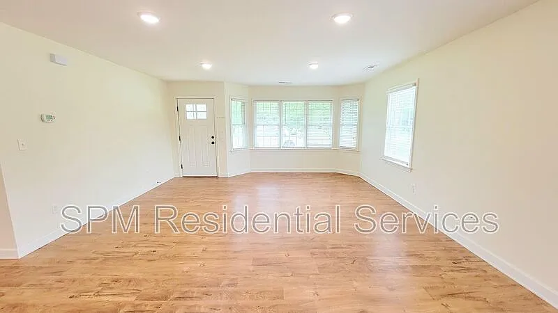Building Photo - 5024 Barefoot Dr