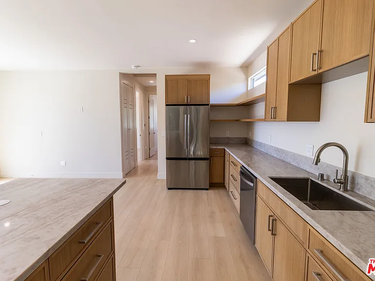 821 S Muirfield Rd — Photo 10