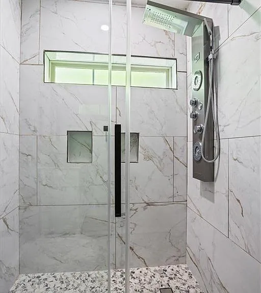 2223 Columbia Dr — Photo 17