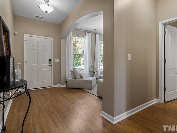 4th image of 105 Holly Blossom Dr