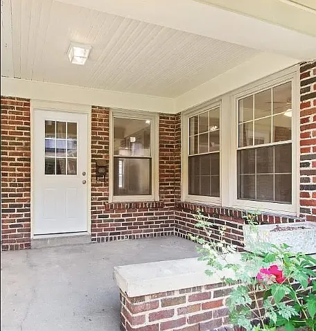 18 Howard Pl — Photo 1