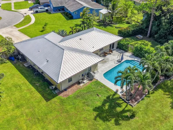 127 Raven Court, Royal Palm Beach, FL 33411