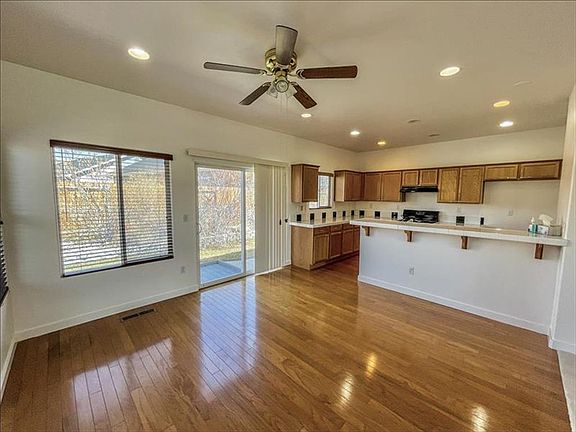 3rd image of 1070 Village Knoll Dr