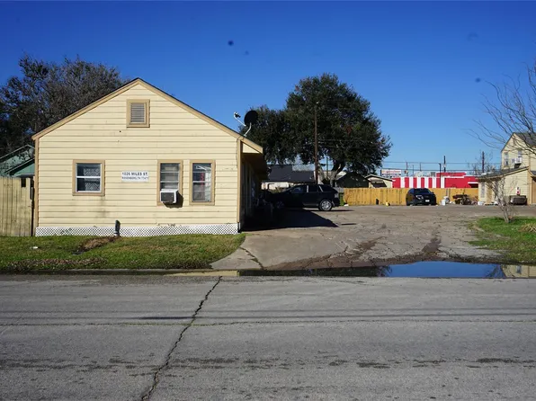 1026 Miles St, Rosenberg, TX 77471