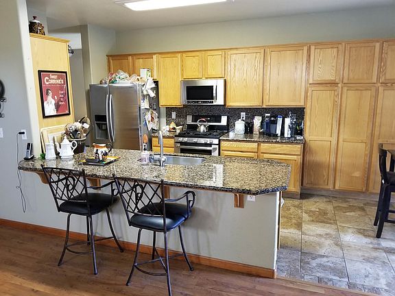 4th image of 1083 W Pebble Dr