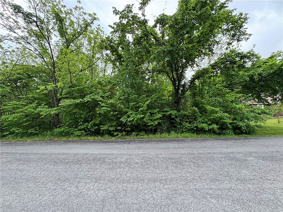 1st image of 4 Bankfoot Dr #21