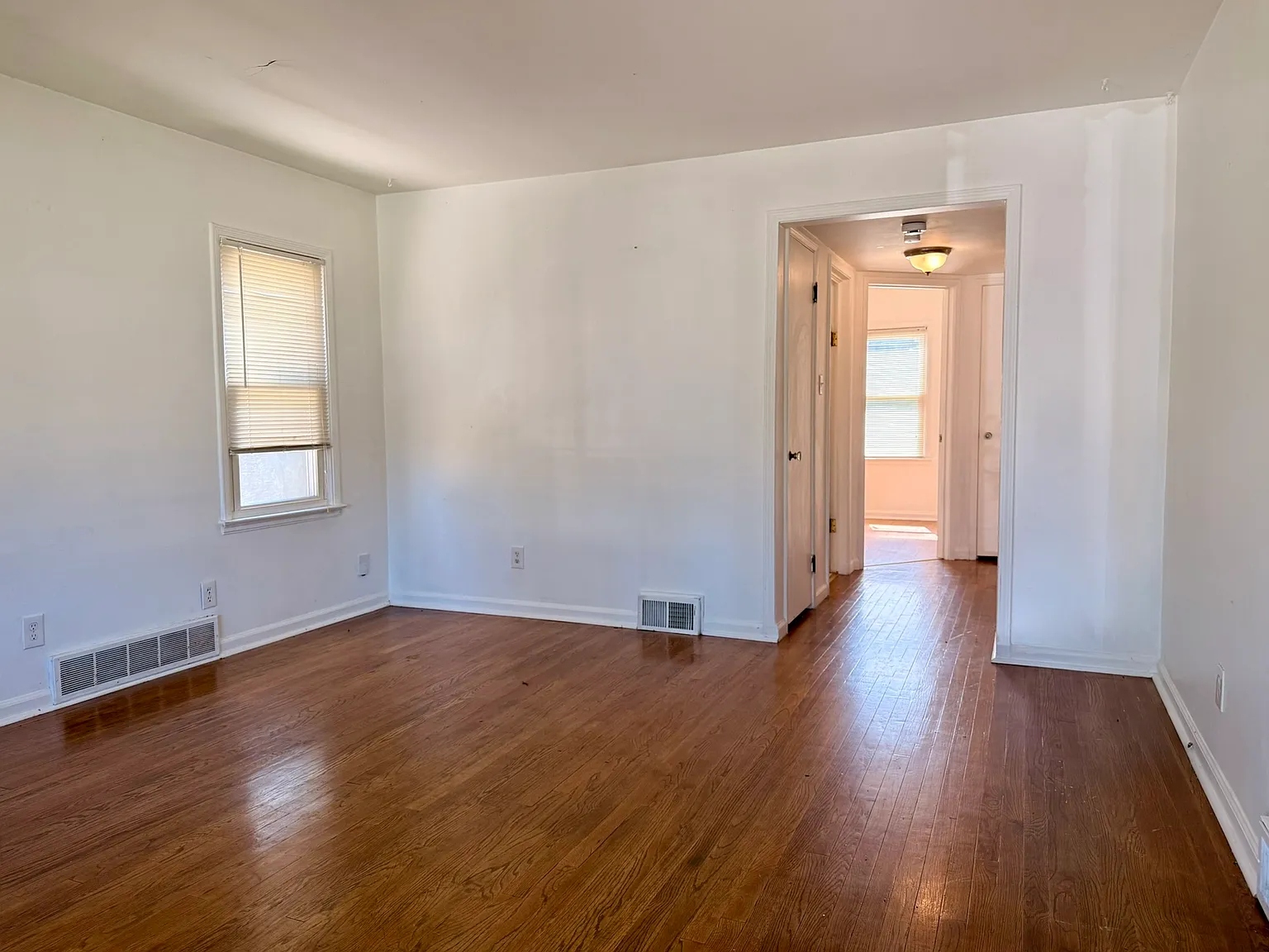 3 bed, 1003 sqft, $2,000 — Photo 4
