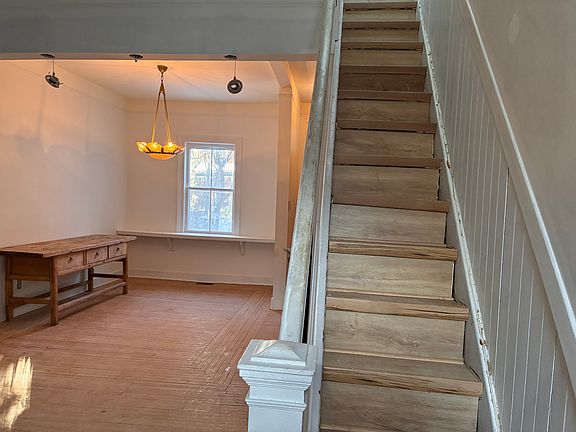 5th image of 440 Ontario St