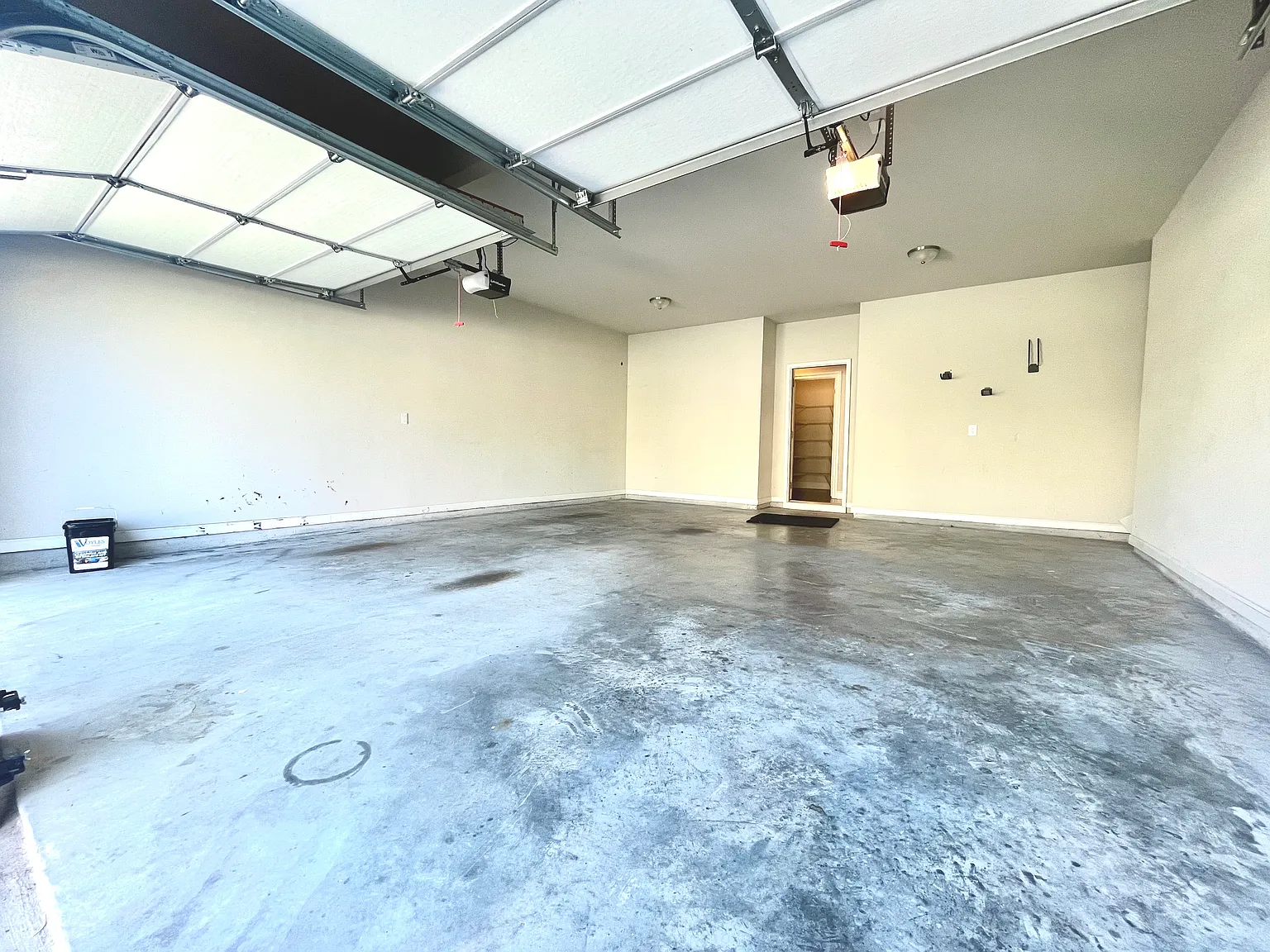 5 bed, 4130 sqft, $4,800 — Photo 4