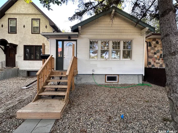 1917 Toronto Street, Regina, SK S4R 8L1
