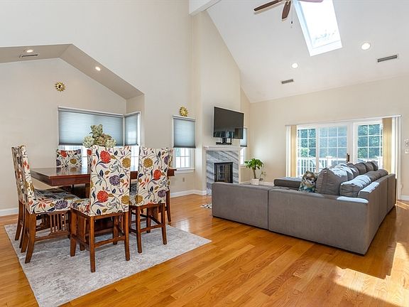 5th image of 605 Middle St #605