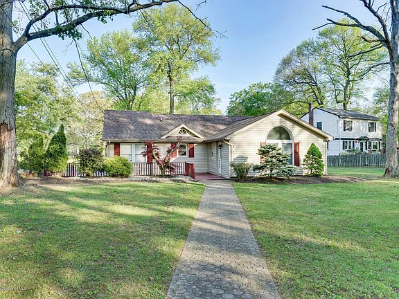 5th image of 8 Gillville Ln