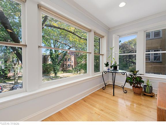 3rd image of 2041 W Berwyn Ave #2