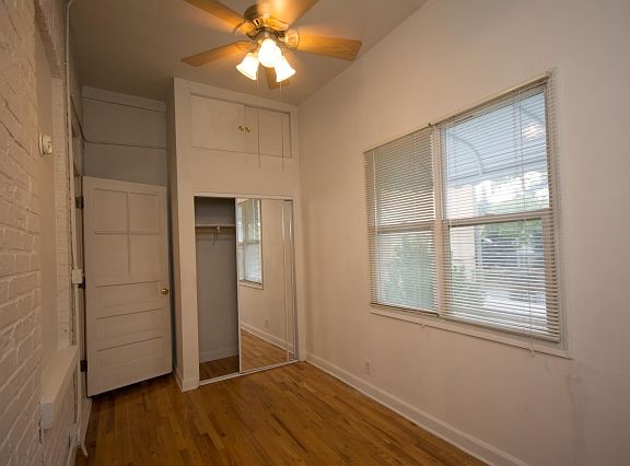 4th image of 4525 N Ashland Ave #8