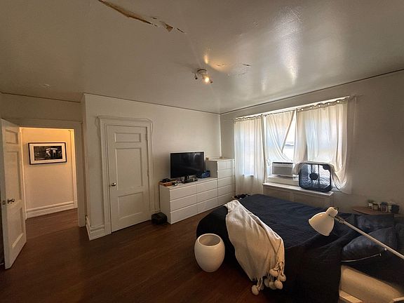 4th image of 522 S Hanley Rd #5