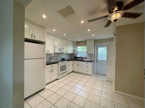 3rd image of 4671 SW 66th Ave APT 2