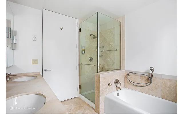 Rented by Douglas Elliman | media 22
