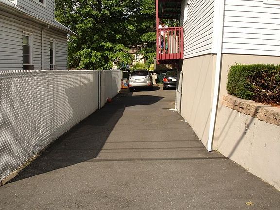 Driveway up to 4 cars