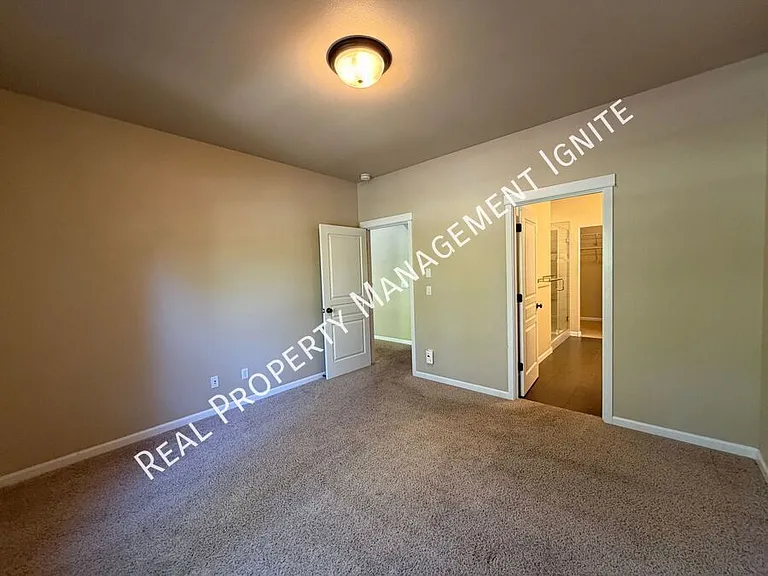 2447 NW Shields Dr — Photo 7