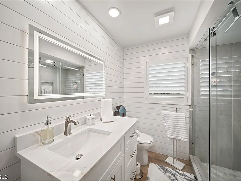 248 4th Ave S #D-201 — Photo 29