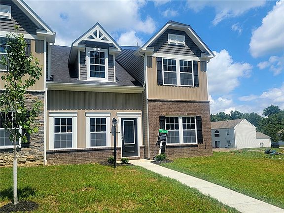 2nd image of 111 Blue Bird Ln