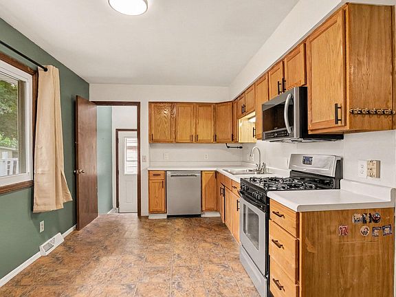 3rd image of 5123 Carson Ave SW