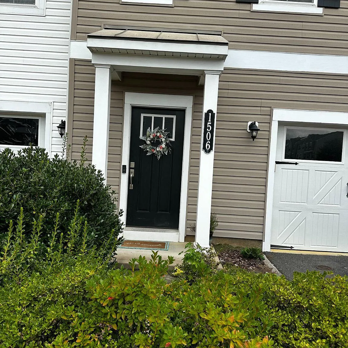 3 bed, 2.0 bath, 2391 sqft, $2,200 — Photo 2