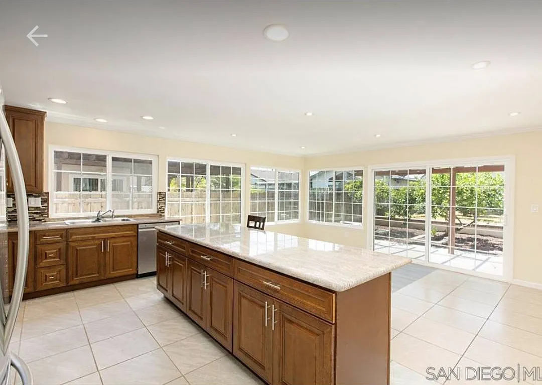 5 bed, 2255 sqft, $980 — Photo 4