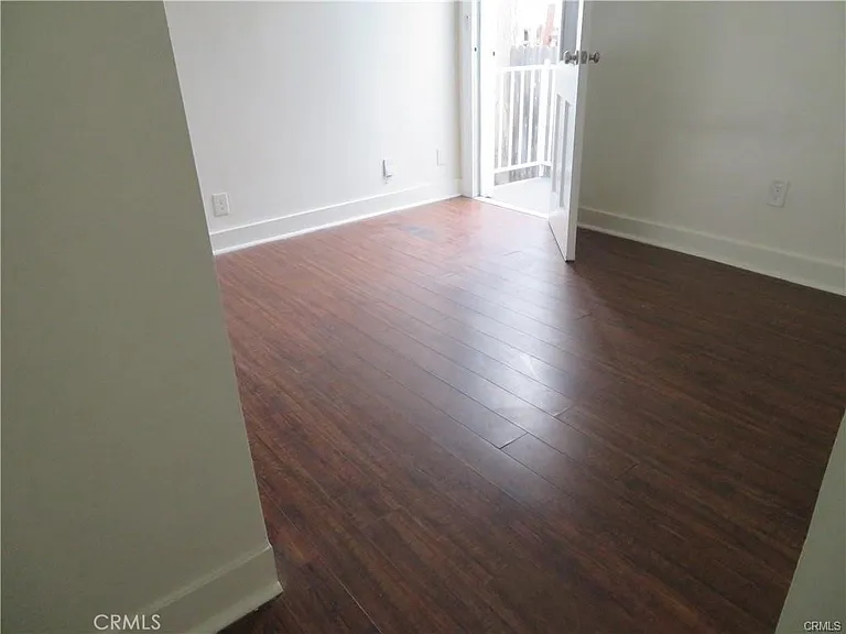 3923 1/4 S Normandie Ave — Photo 11