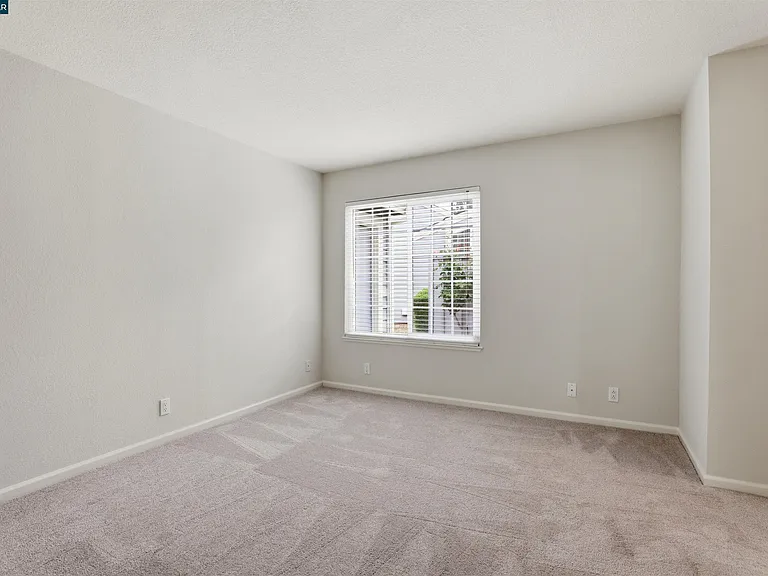 177 Northwood Cmns — Photo 21