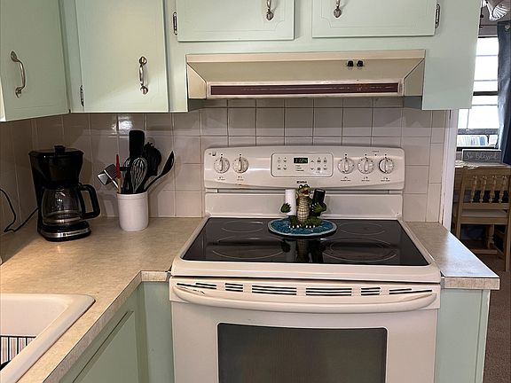 4th image of 10009 Bay Hill Ct