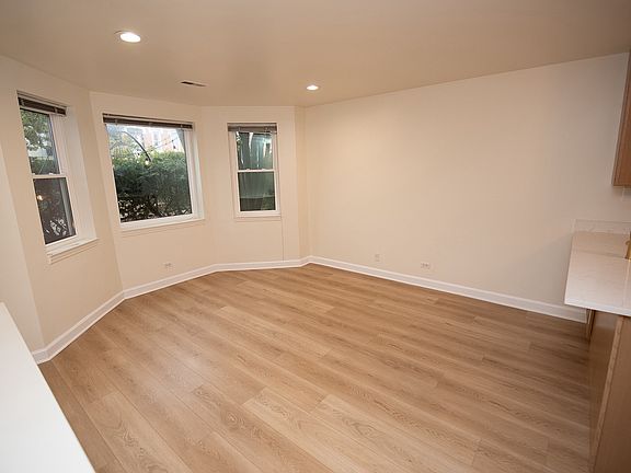 4th image of 826 S Bell Ave