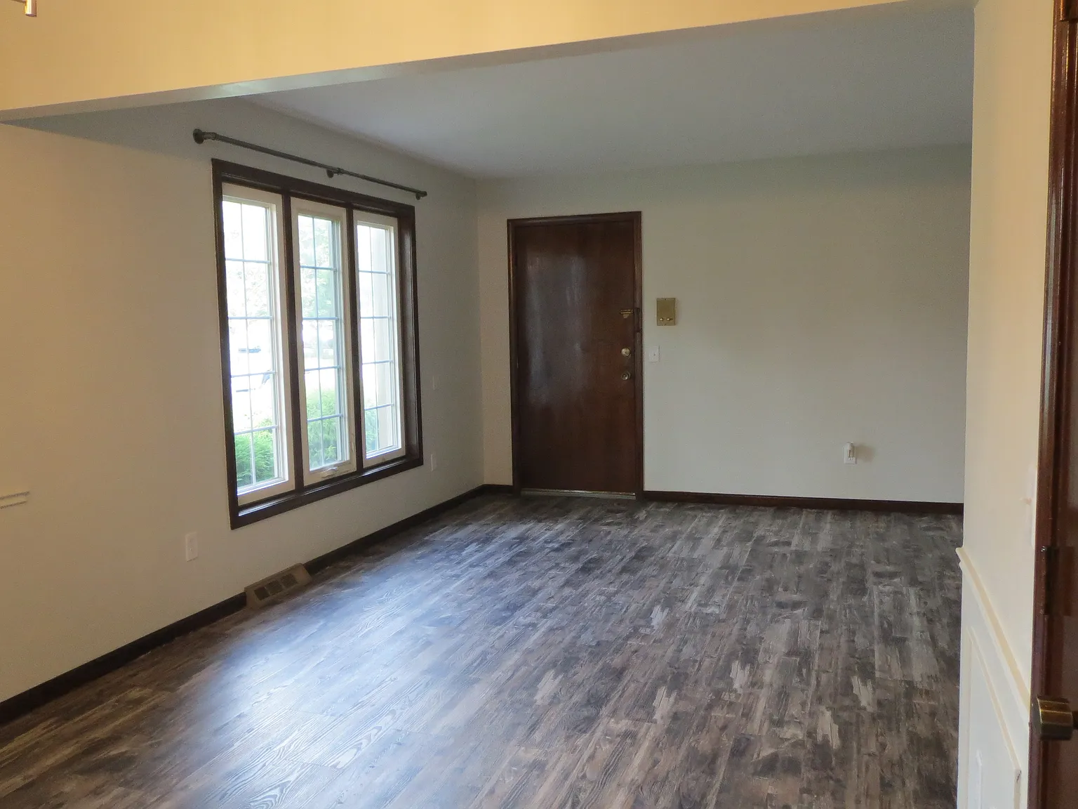 2 bed, 1100 sqft, $1,250 — Photo 3